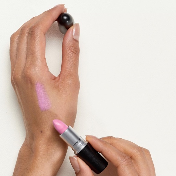 MAC Amplifed Creme Lipstick Saint Germain - Picture 12 of 16